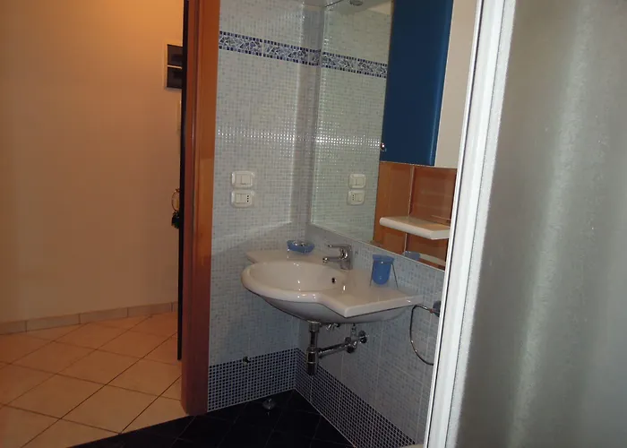 Apartment Renovated Flat Next To The Beach-beahost