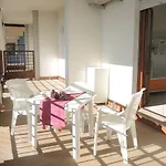 Renovated Flat Next To The Beach-beahost Daire *