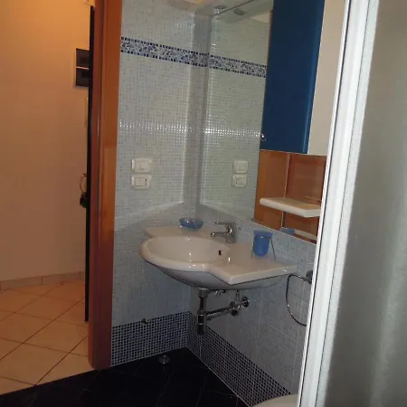 Διαμέρισμα Renovated Flat Next To The Beach-beahost